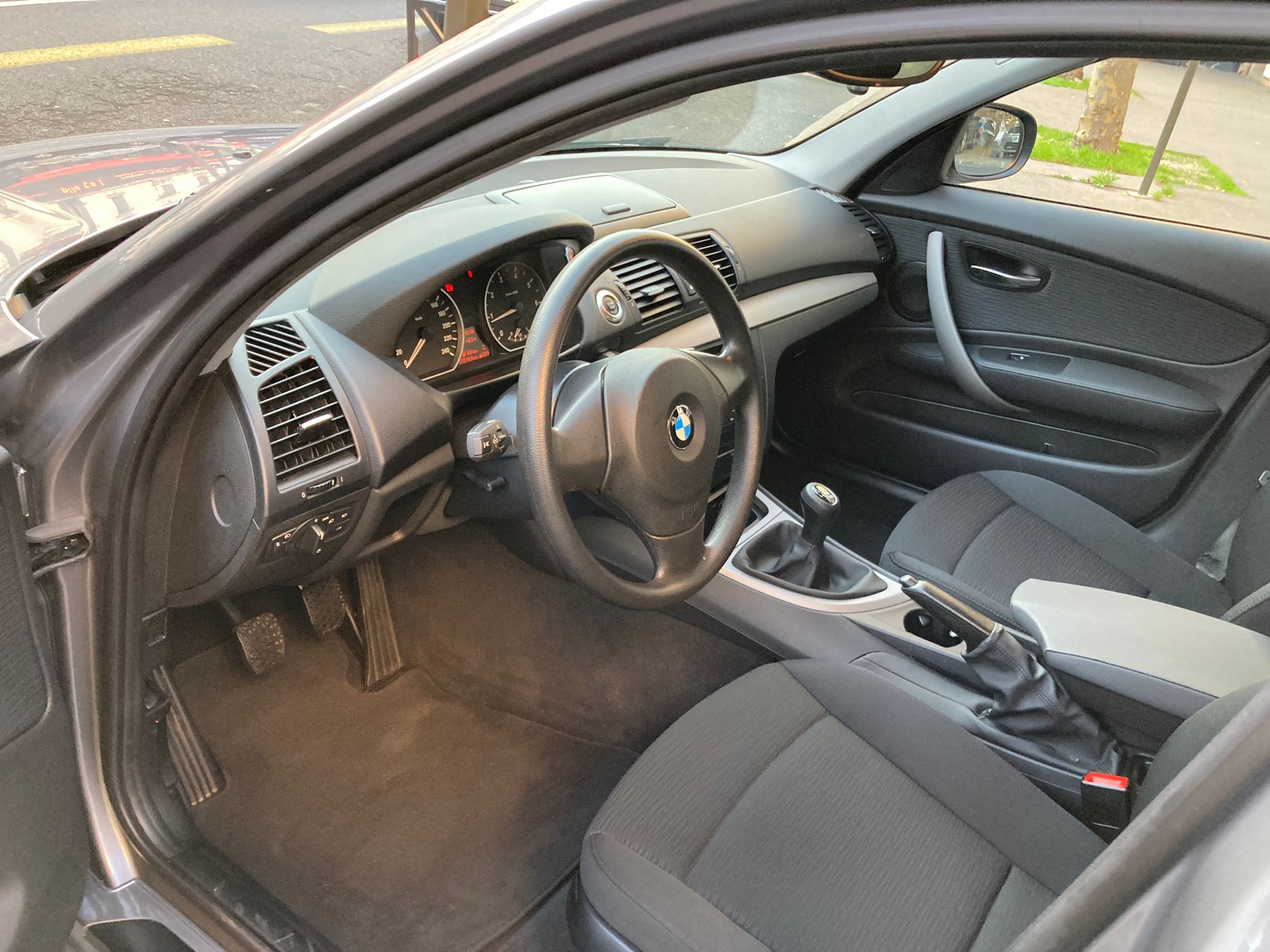 BMW Série 1 116i 2L 122 CHV confort 5 portes