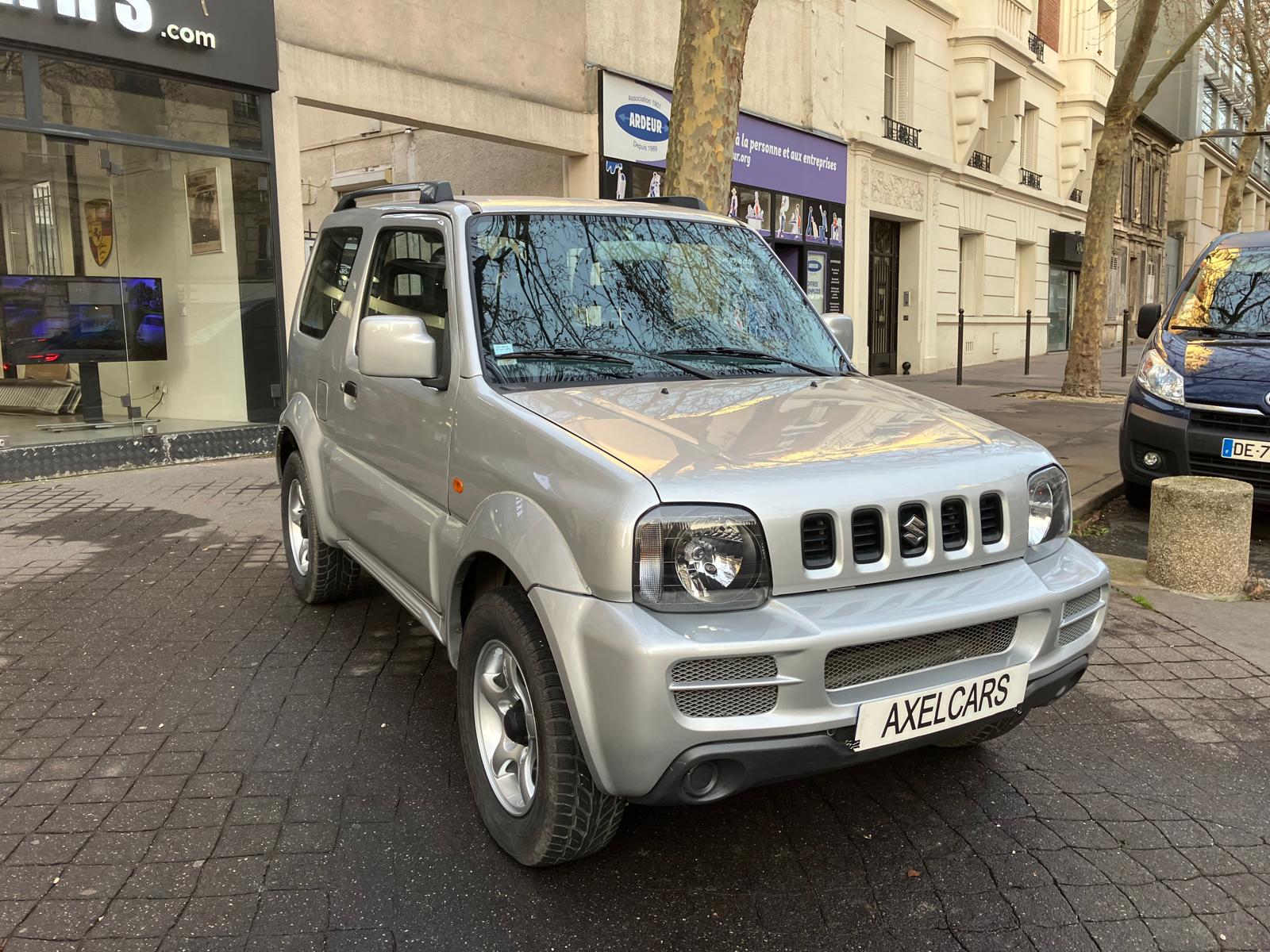 Suzuki Jimny 1.3i JLX 85 Chevaux 4 places 3 portes 4 roues motrices