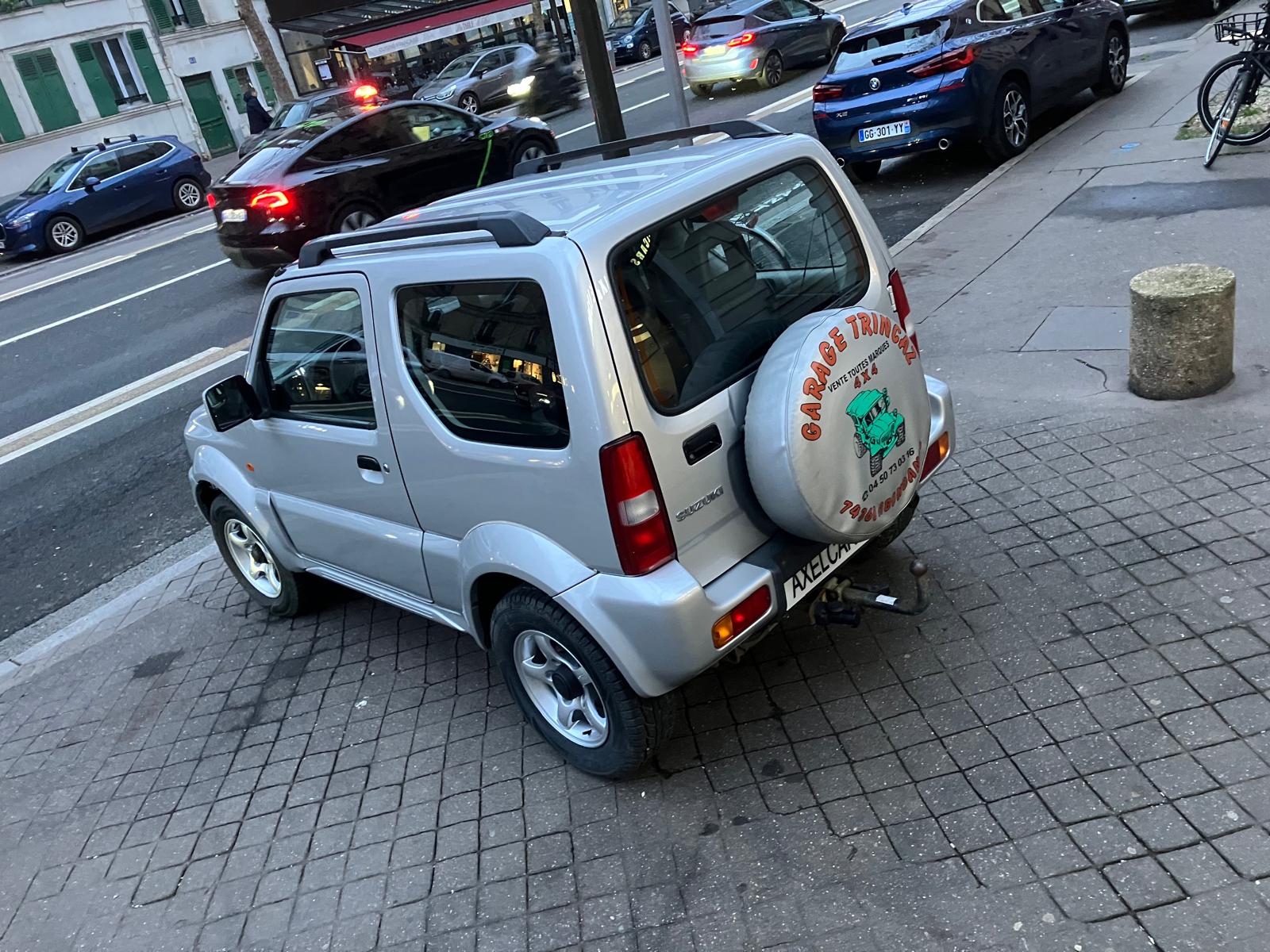 Suzuki Jimny 1.3i JLX 85 Chevaux 4 places 3 portes 4 roues motrices