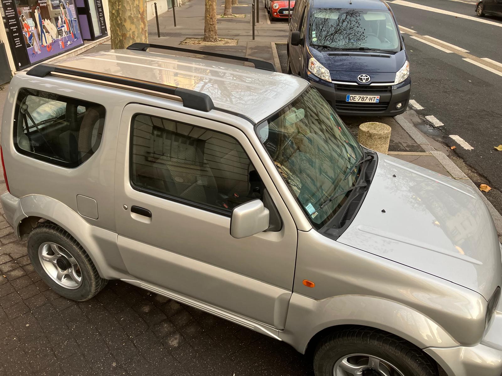 Suzuki Jimny 1.3i JLX 85 Chevaux 4 places 3 portes 4 roues motrices