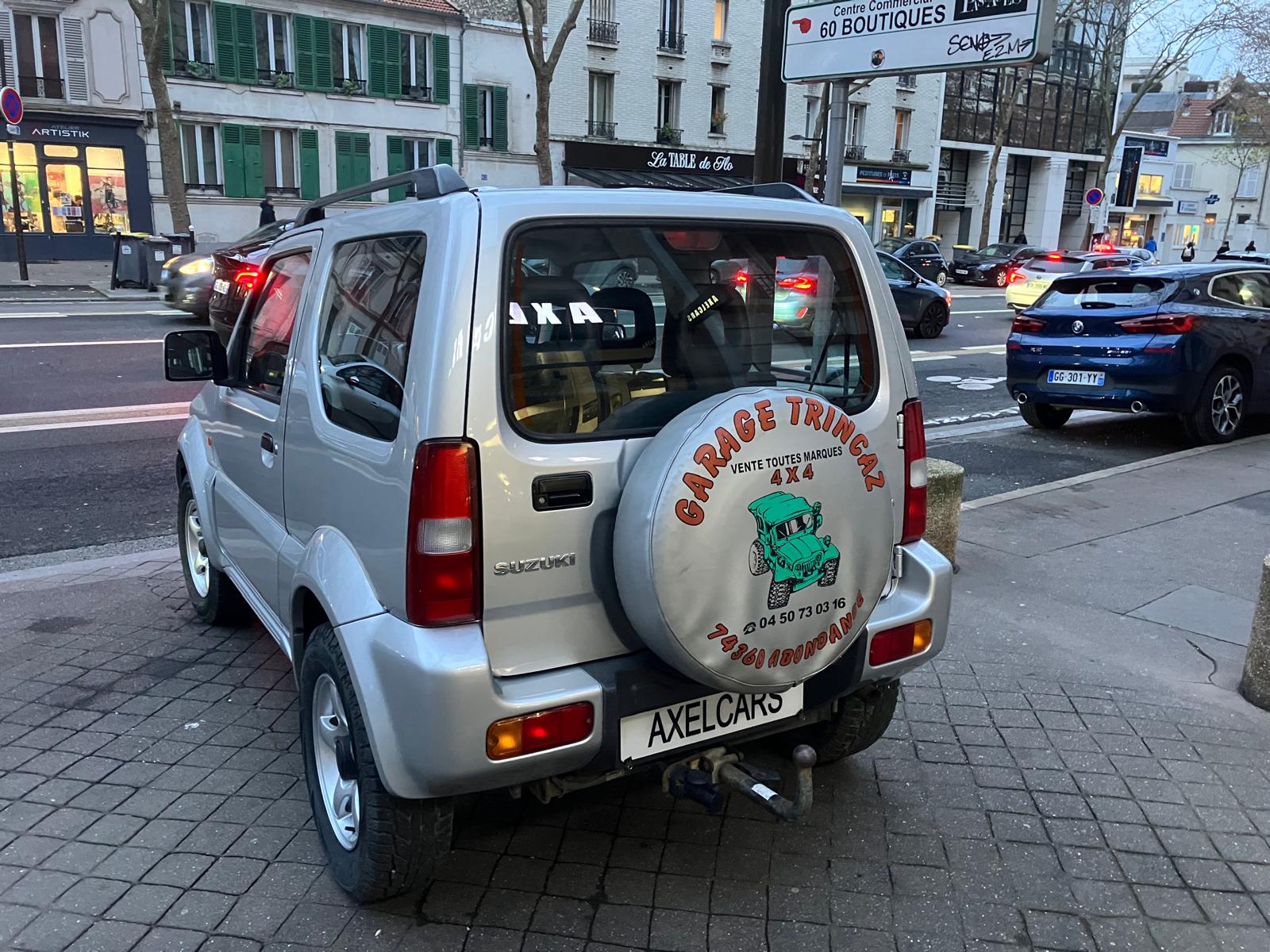 Suzuki Jimny 1.3i JLX 85 Chevaux 4 places 3 portes 4 roues motrices
