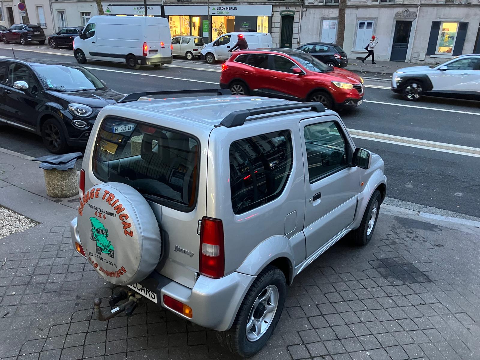 Suzuki Jimny 1.3i JLX 85 Chevaux 4 places 3 portes 4 roues motrices