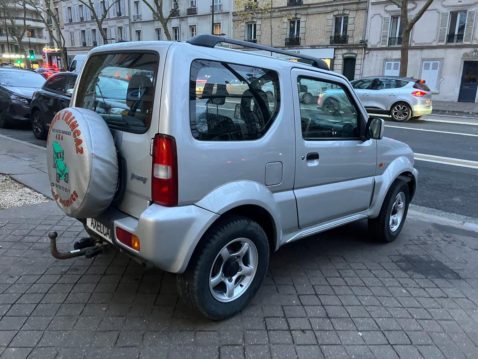 Suzuki Jimny 1.3i JLX 85 Chevaux 4 places 3 portes 4 roues motrices