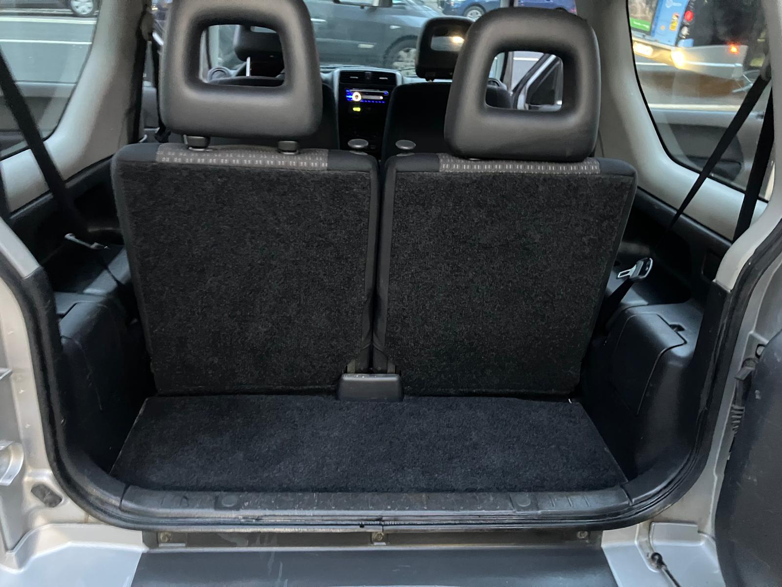 Suzuki Jimny 1.3i JLX 85 Chevaux 4 places 3 portes 4 roues motrices