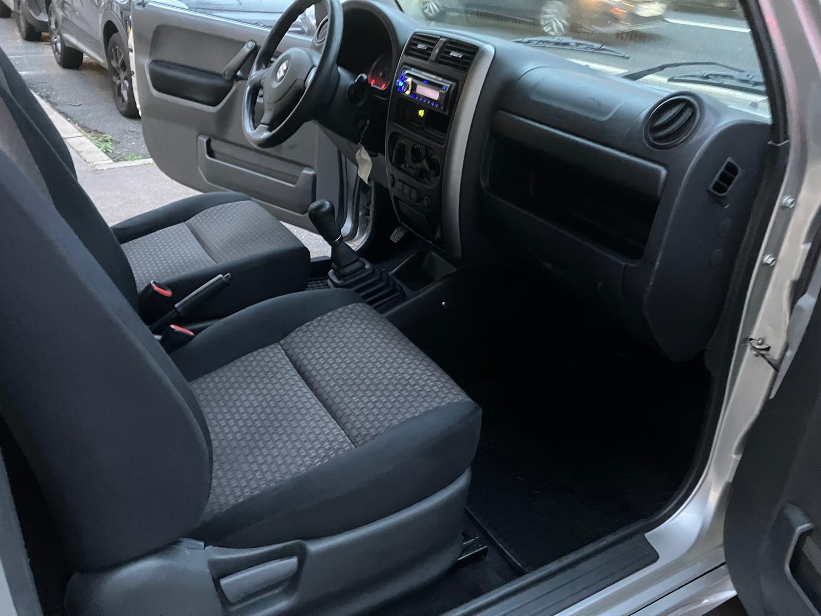 Suzuki Jimny 1.3i JLX 85 Chevaux 4 places 3 portes 4 roues motrices