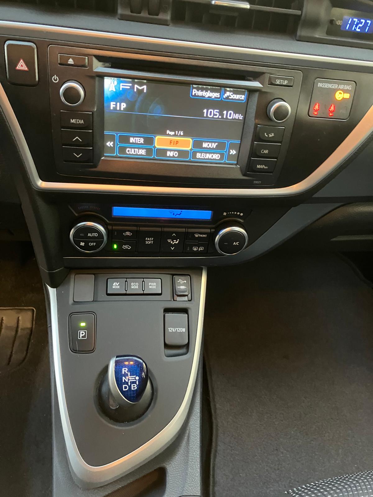 Toyota Auris 1.8 Hybrid Dynamic 136h