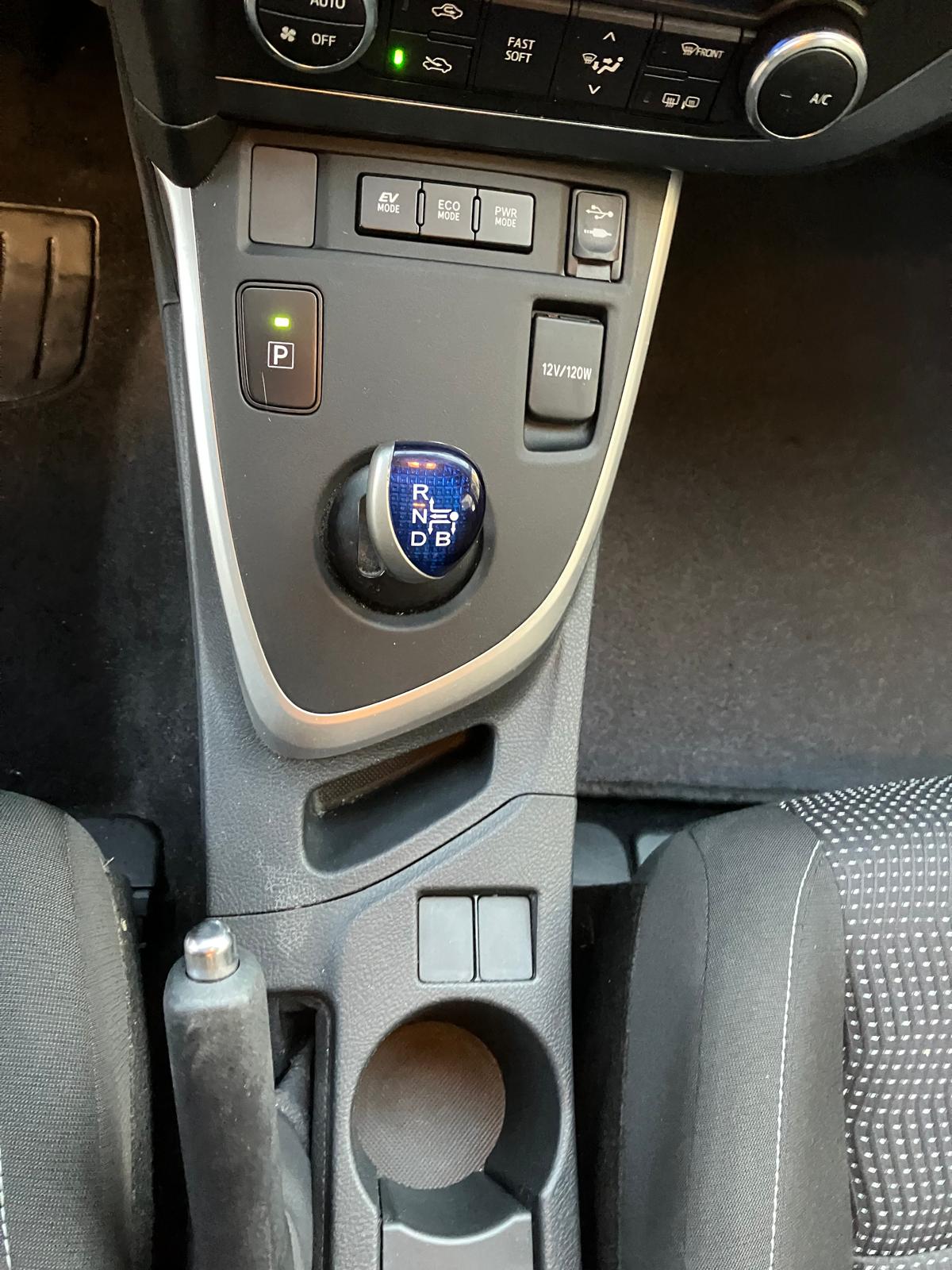 Toyota Auris 1.8 Hybrid Dynamic 136h