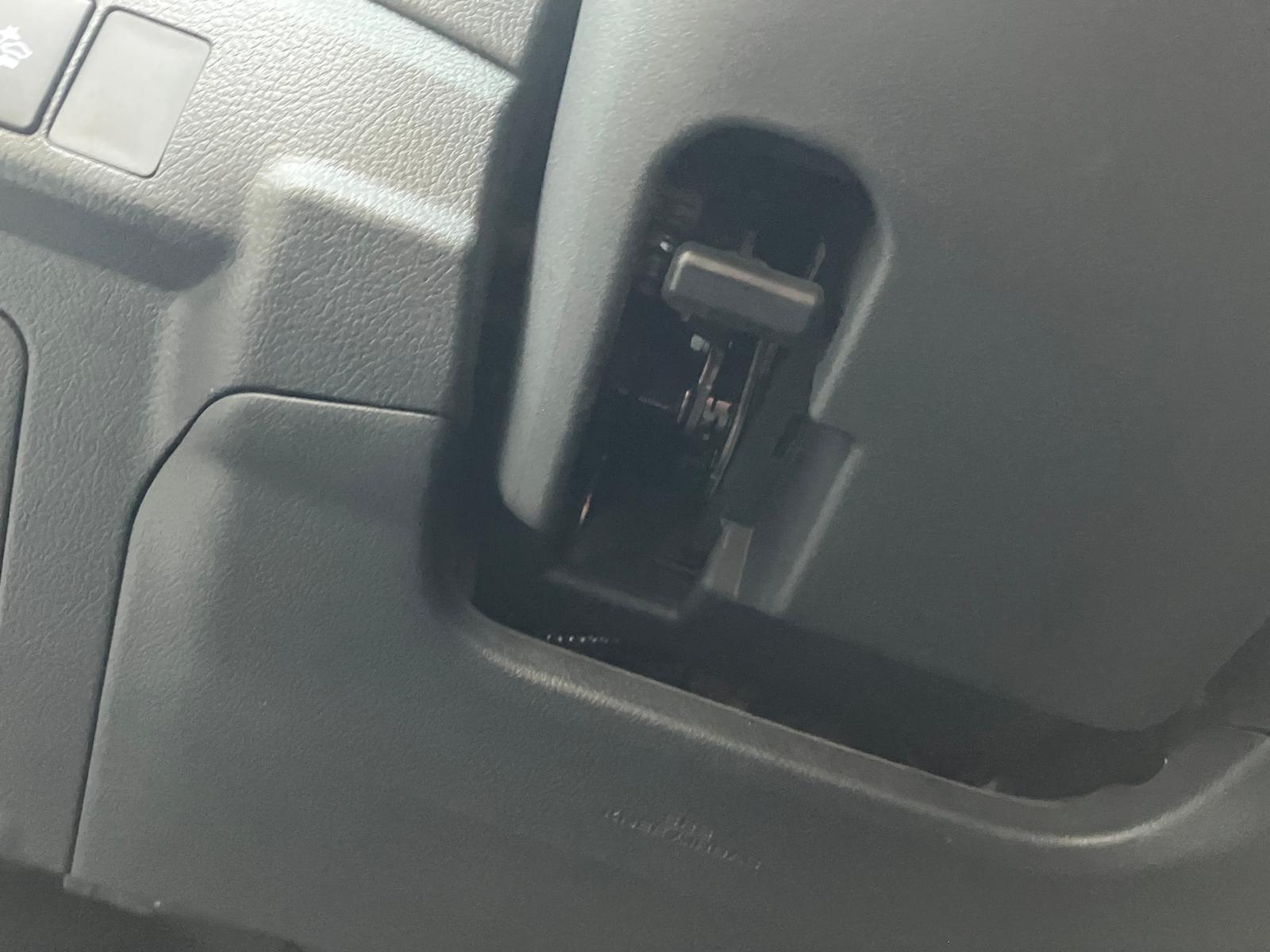 Toyota Auris HSD 136h BVA Executive PREMIERE MAIN