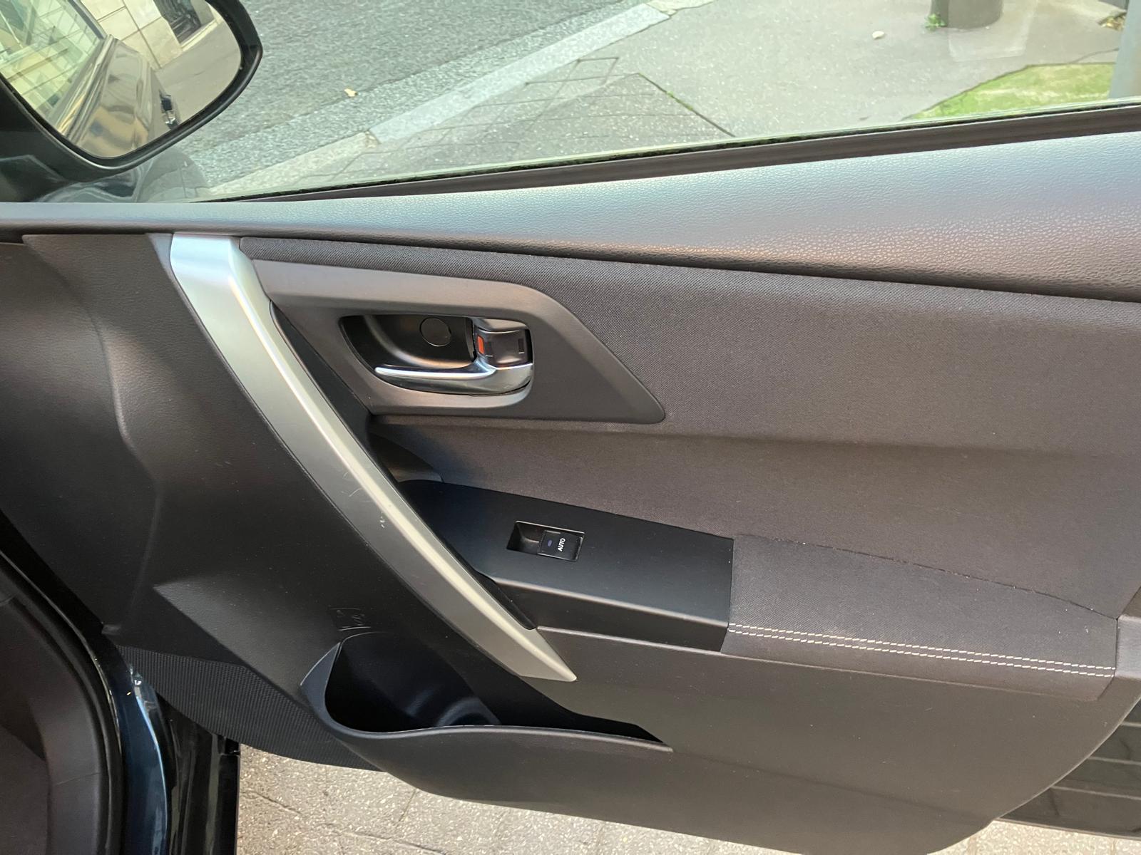 Toyota Auris 1.8 Hybrid Dynamic 136h