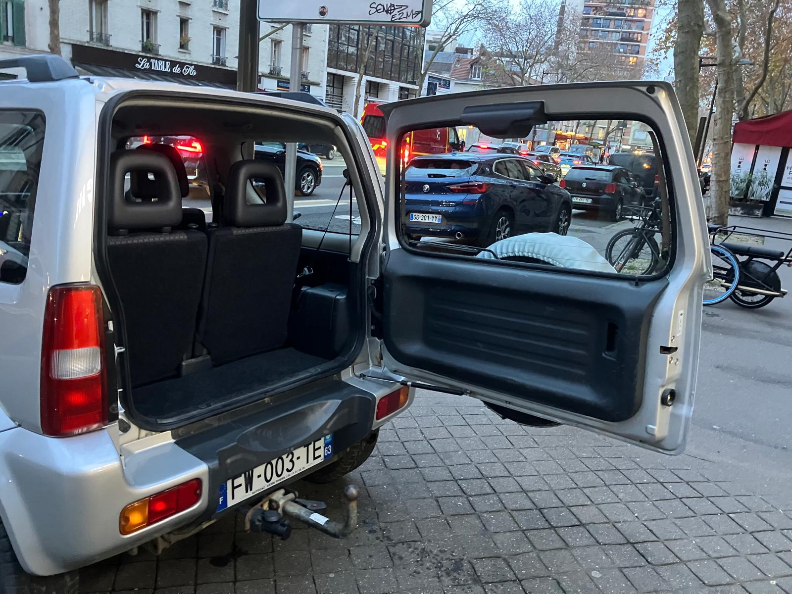 Suzuki Jimny 1.3i JLX 85 Chevaux 4 places 3 portes 4 roues motrices