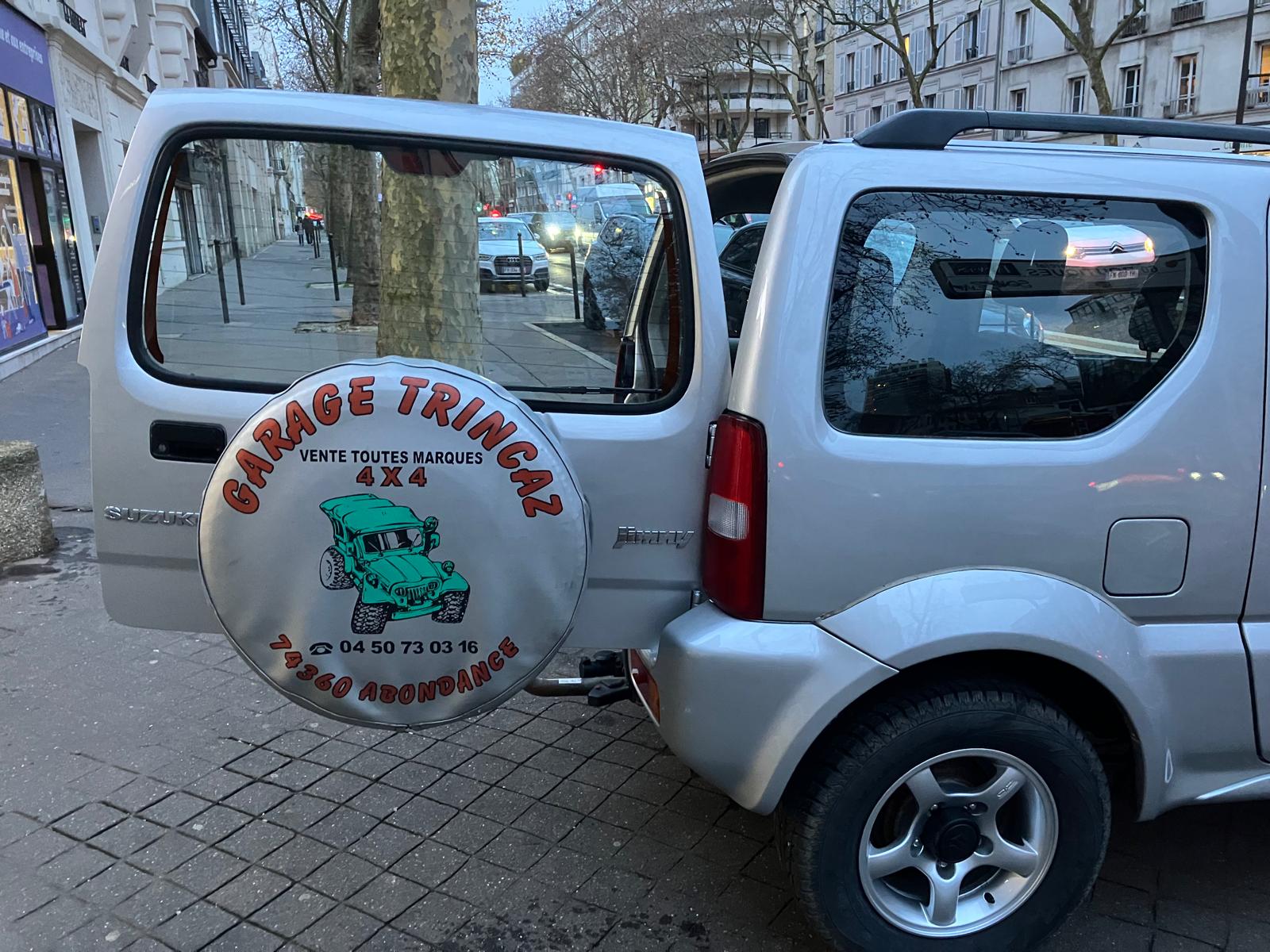 Suzuki Jimny 1.3i JLX 85 Chevaux 4 places 3 portes 4 roues motrices