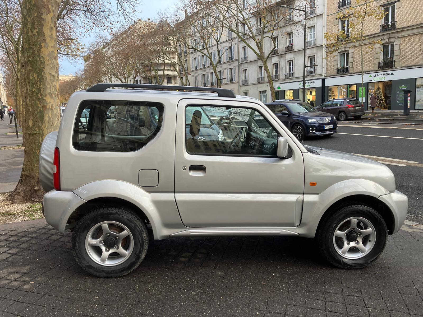 Suzuki Jimny 1.3i JLX 85 Chevaux 4 places 3 portes 4 roues motrices