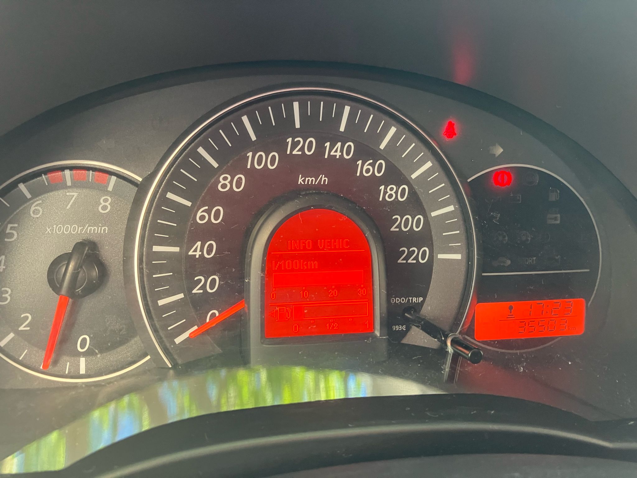 NISSAN MICRA 1.2 80 CHEVAUX N-Tec 5 portes PREMIERE MAIN GPS